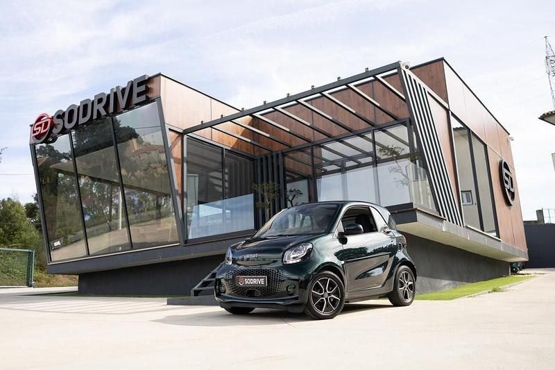 Verde Usado 2021 Smart ForTwo Electric Drive Coupé | € 12.900 (Preço justo) - Imagem 1/4