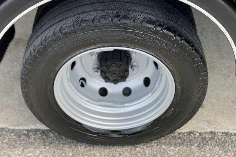 Usado Nissan Cabstar 130 HP (95 kW) 2018 Branco Pickup