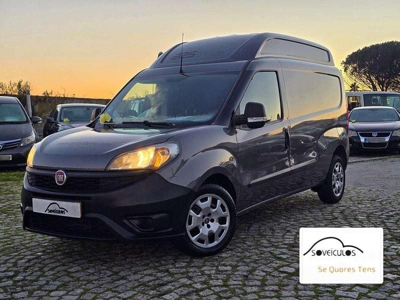 Cinzento Usado 2015 Fiat Doblò Monovolume | € 8.950 (Preço justo) - Imagem 1/4