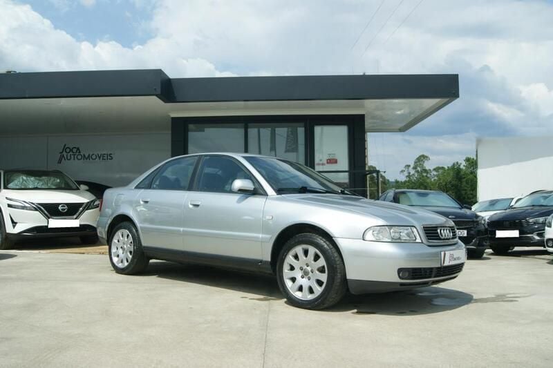 Usado Audi A4 115 HP (84 kW) 2000 Prata Sedan