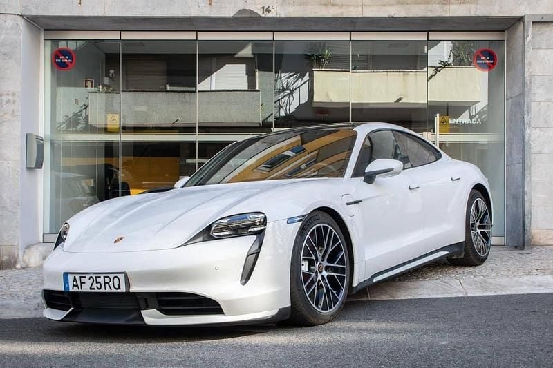 Branco Usado 2021 Porsche Taycan Sedan | € 87.500 (Preço justo) - Imagem 1/4
