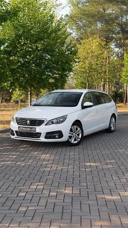 Branco Usado 2018 Peugeot 308 Style Carrinha | € 13.500 (Preço justo) - Imagem 1/4