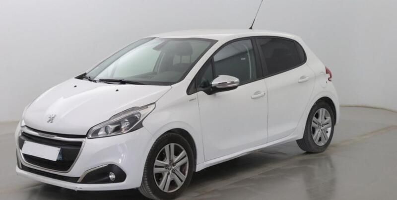 Branco Usado 2017 Peugeot 208 Active Citadino | € 11.500 (Preço elevado) - Imagem 1/4