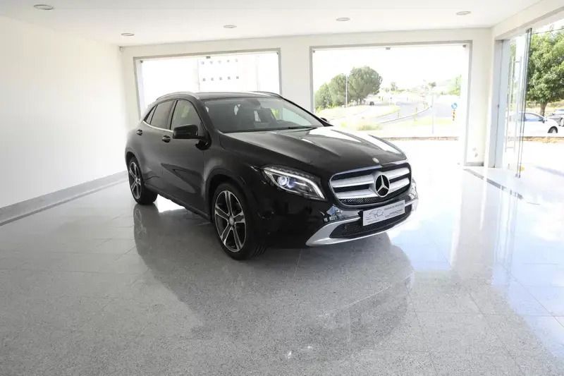 Preto Usado 2016 Mercedes GLA180 Urban SUV | € 23.000 (Super Preço) - Imagem 1/4