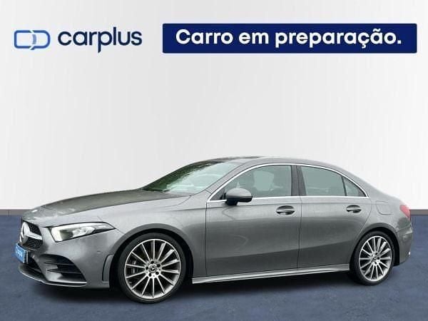 Cinza Usado 2022 Mercedes A180 AMG line Sedan | € 35.900 (Caro) - Imagem 1/3