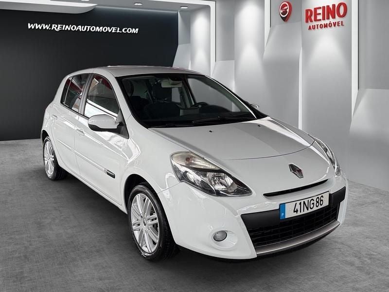 Usado Renault Clio IV 89 HP (65 kW) 2012 Branco