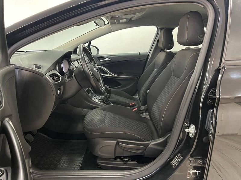Usado Opel Astra Business Edition 130 HP (95 kW) 2021 Preto
