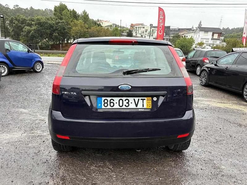 Usado Ford Fiesta Studio 75 HP (55 kW) 2003 Azul Citadino