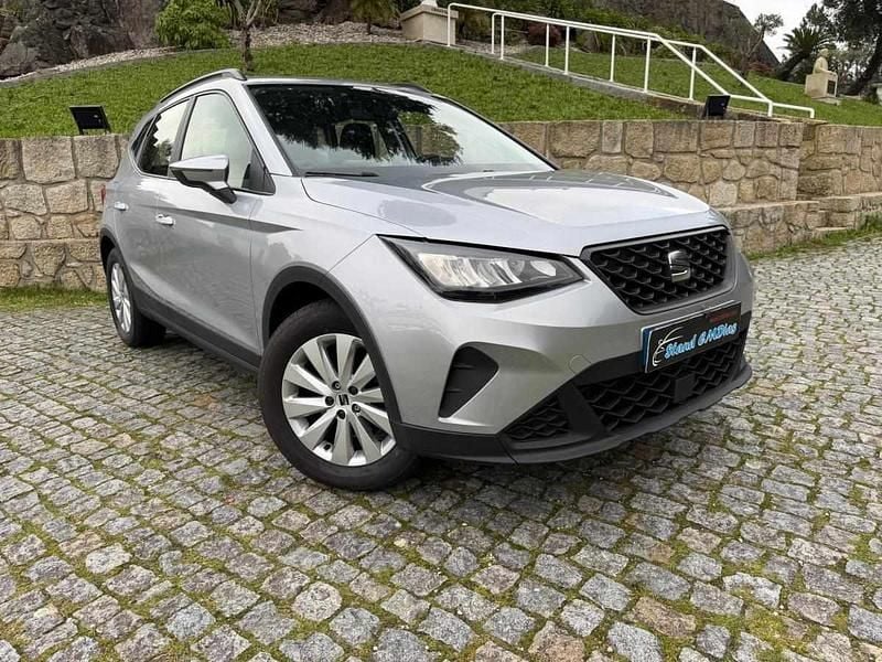 Usado Seat Arona Style 110 HP (80 kW) 2023 Cinza SUV