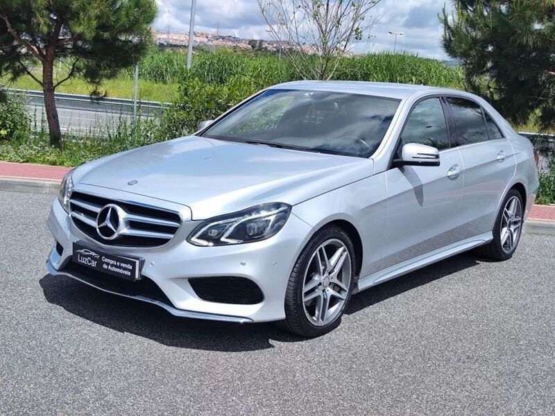Cinza Usado 2015 Mercedes E300 Avantgarde Sedan | € 21.980 (Preço justo) - Imagem 1/4