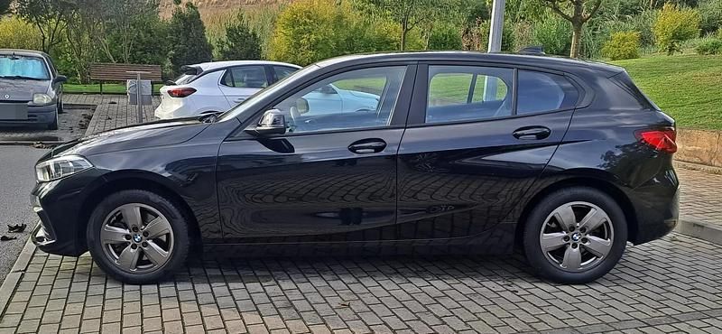 Usado BMW 116 Comfort Edition 116 HP (85 kW) 2021 Cinzento Citadino