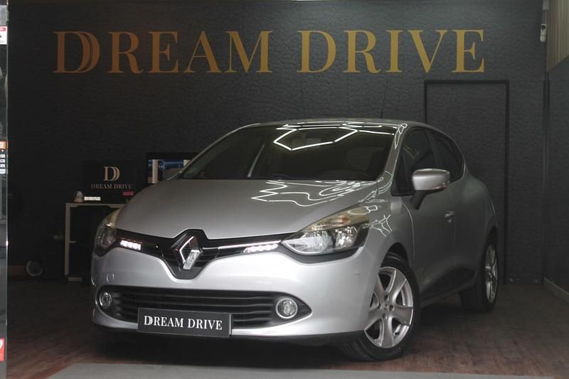 Cinza Usado 2012 Renault Clio IV | € 7.990 (Preço justo) - Imagem 1/4
