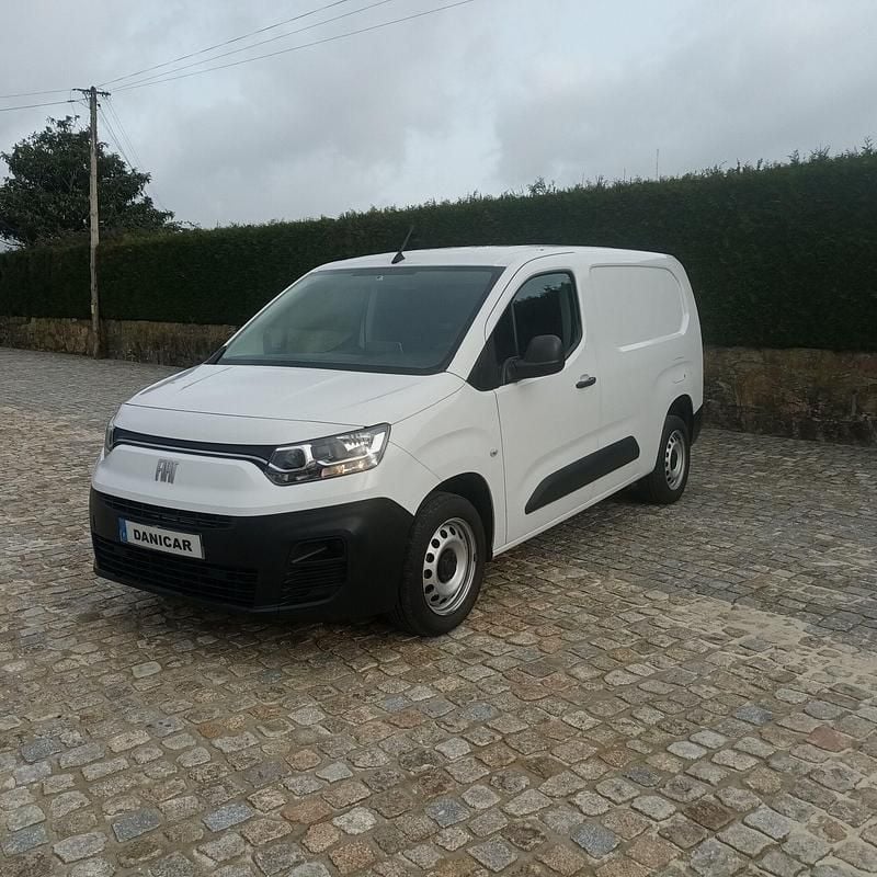 Usado Fiat Doblò 100 HP (73 kW) 2023 Branco Monovolume