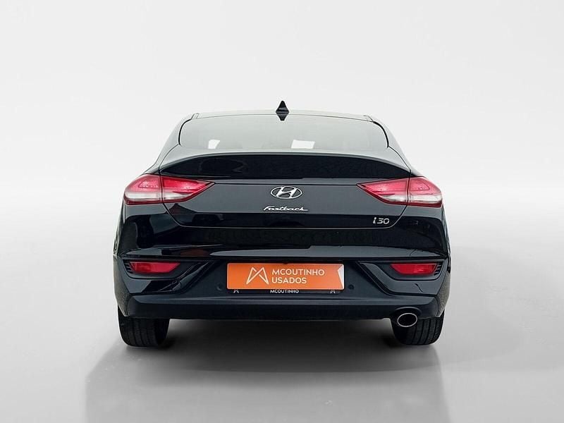 Usado Hyundai i30 Style 120 HP (88 kW) 2019 Preto Sedan