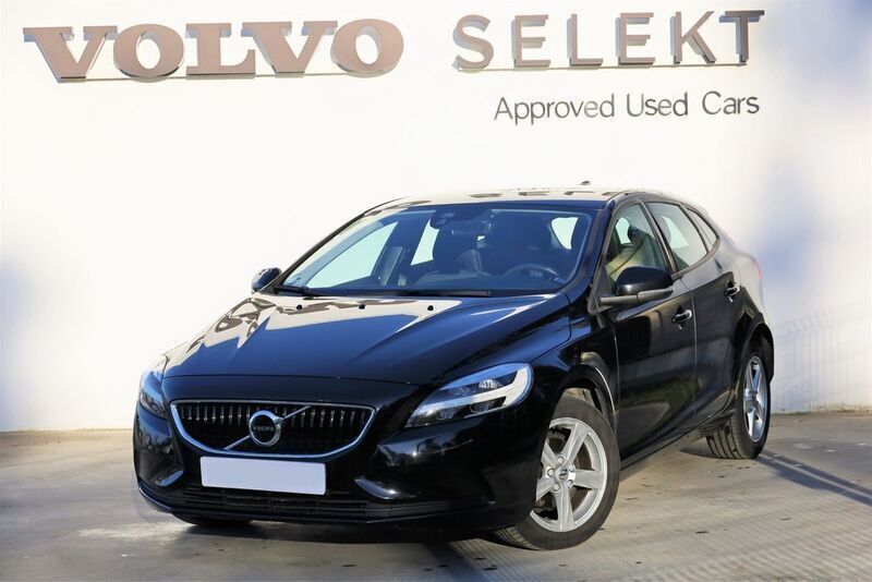 019 preto Usado 2017 Volvo V40 Momentum Carrinha | € 14.700 (Preço justo) - Imagem 1/4