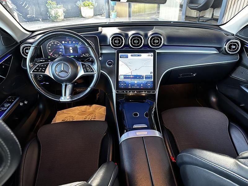 Usado Mercedes C300 Avantgarde 313 HP (230 kW) 2022 Cinza Carrinha