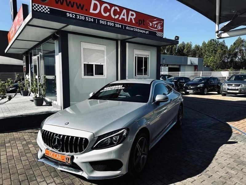 Cinzento Usado 2016 Mercedes C250 Coupé | € 34.870 - Imagem 1/4
