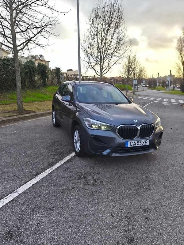 Cinzento Usado 2021 BMW X1 SUV | € 20.950 (Preço justo) - Imagem 1/4