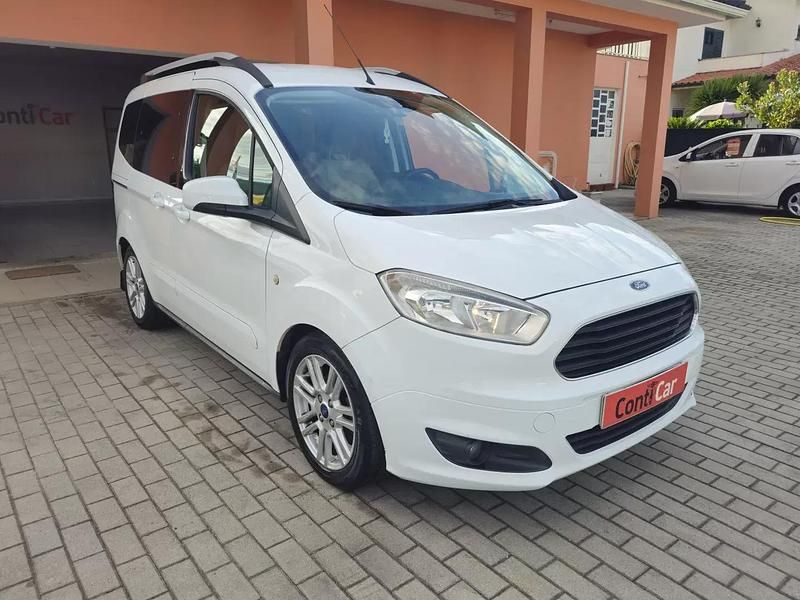 Branco Usado 2017 Ford Tourneo Titanium Carrinha | € 12.500 - Imagem 1/4