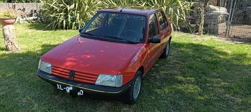 Vermelho Usado 1991 Peugeot 205 Citadino | € 1.765 - Imagem 1/2