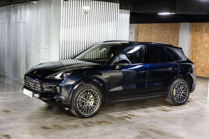 Azul Usado 2023 Porsche Cayenne SUV | € 108.900 - Imagem 1/4