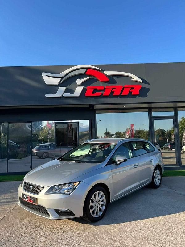 Usado Seat Leon ST 105 HP (77 kW) 2015 Cinzento Carrinha