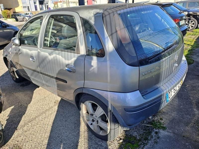 Usado Opel Corsa 75 HP (55 kW) 2004 Sedan