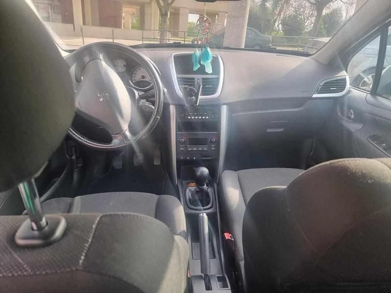 Branco Usado 2008 Peugeot 207 Citadino | € 3.500 (Super Preço) - Imagem 1/4