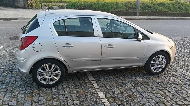 Usado Opel Corsa Enjoy 80 HP (58 kW) 2007 Citadino