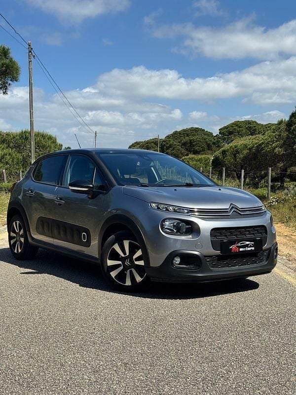 Cinza Usado 2018 Citroën C3 PureTech Citadino | € 10.990 (Bom preço) - Imagem 1/4