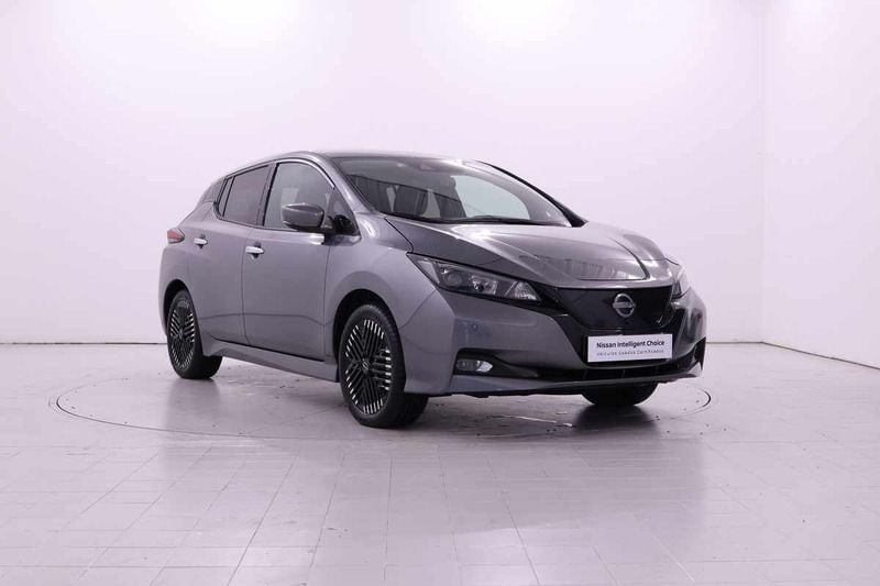 Cinzento Usado 2023 Nissan Leaf N-Connecta Citadino | € 31.990 - Imagem 1/4
