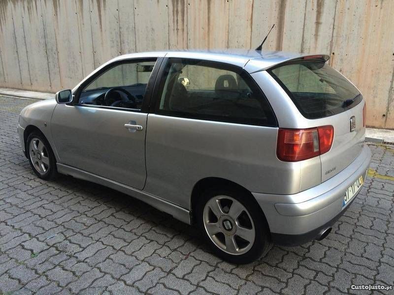 Vendido Seat 6k2 Sport 110cv Carros usados para venda