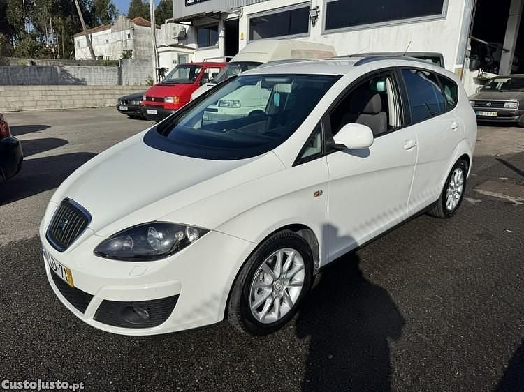 Branco Usado 2010 Seat Altea Monovolume | € 8.499 (Preço justo) - Imagem 1/1