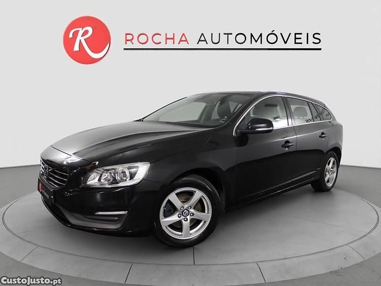 Usado Volvo V60 Momentum 115 HP (84 kW) 2014 Preto Carrinha