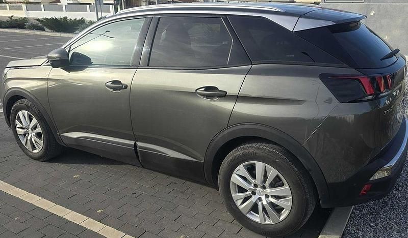 Usado Peugeot 3008 Active 130 HP (95 kW) 2018 Cinzento Sedan