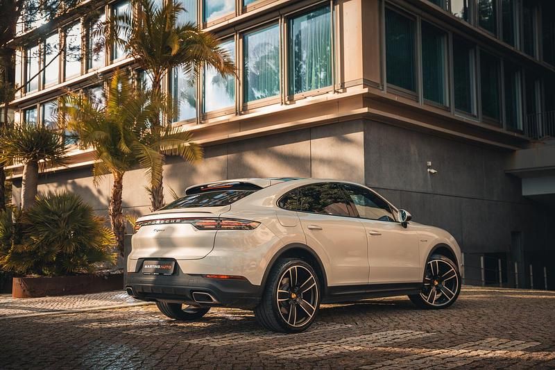 Usado Porsche Cayenne Platinum Edition 462 HP (339 kW) 2020 Bege SUV