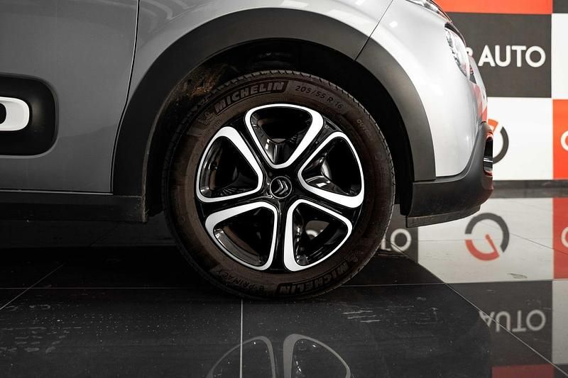 Usado Citroën C3 PureTech 83 HP (61 kW) 2024 Cinzento