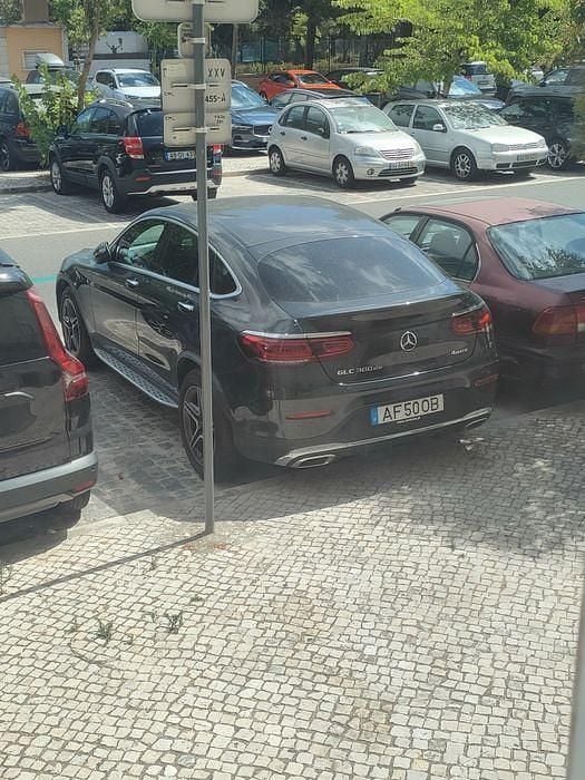 Cinzento Usado 2021 Mercedes GLC300e Sedan | € 53.000 - Imagem 1/1