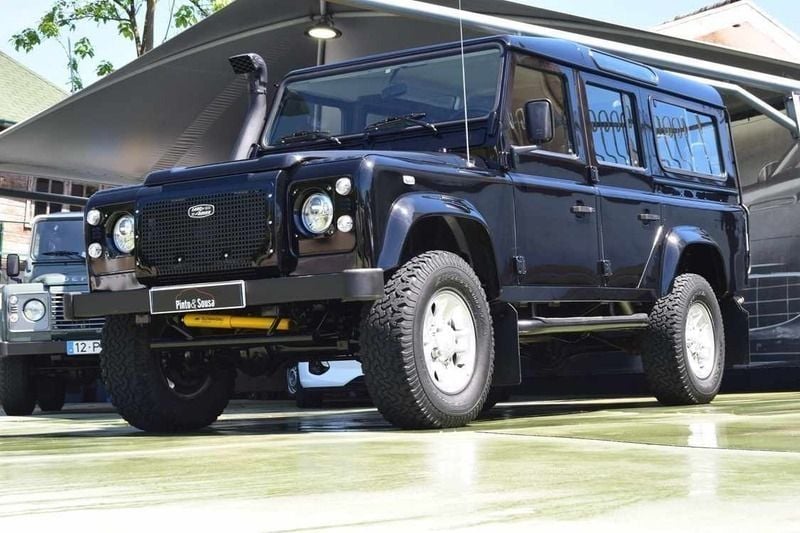 Usado Land Rover Defender SE 122 HP (89 kW) 2005 Preto (metalizado) SUV