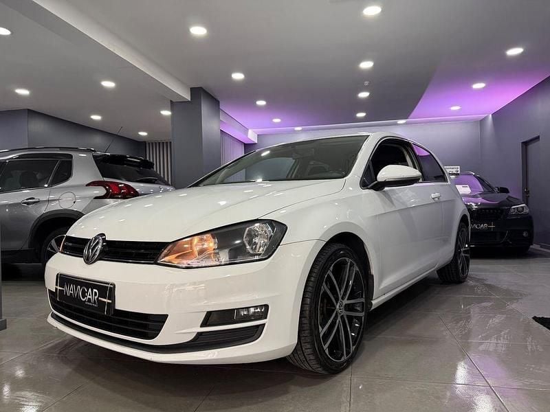 Usado VW Golf VII Comfortline 105 HP (77 kW) 2013 Branco Citadino