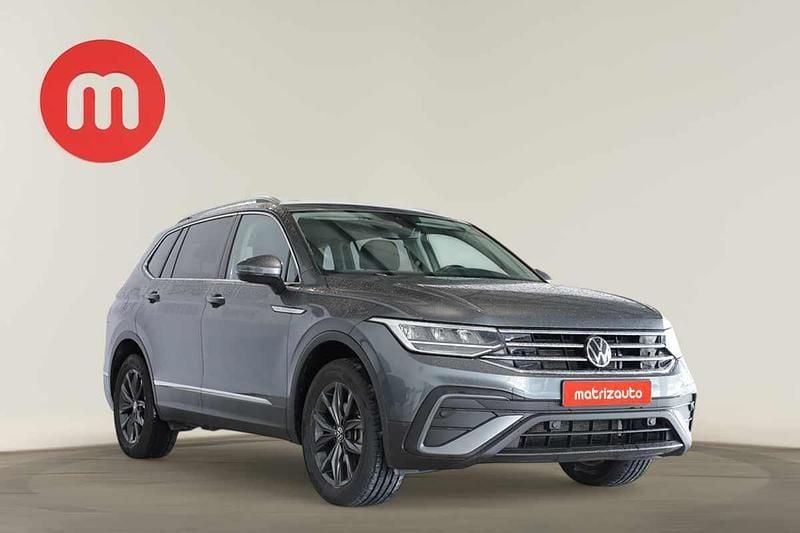 Cinzento Usado 2022 VW Tiguan Allspace Life SUV | € 32.999 - Imagem 1/4