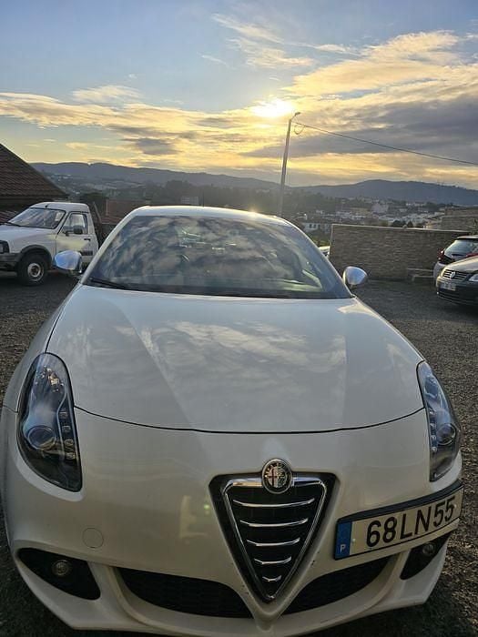 Usado Alfa Romeo Giulietta 105 HP (77 kW) 2011 Citadino