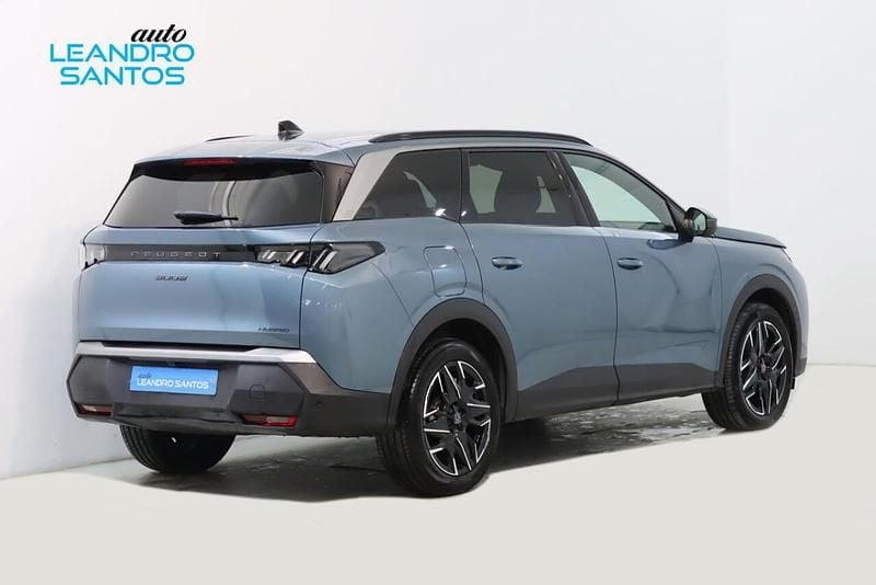 Usado Peugeot 5008 145 HP (106 kW) 2025 Azul SUV
