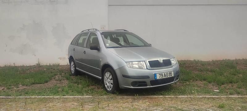 Usado Skoda Fabia 65 HP (47 kW) 2005 Cinza prata Citadino