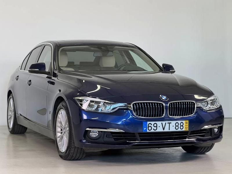 Azul Usado 2018 BMW 330e iPerformance Sedan | € 22.250 (Super Preço) - Imagem 1/4