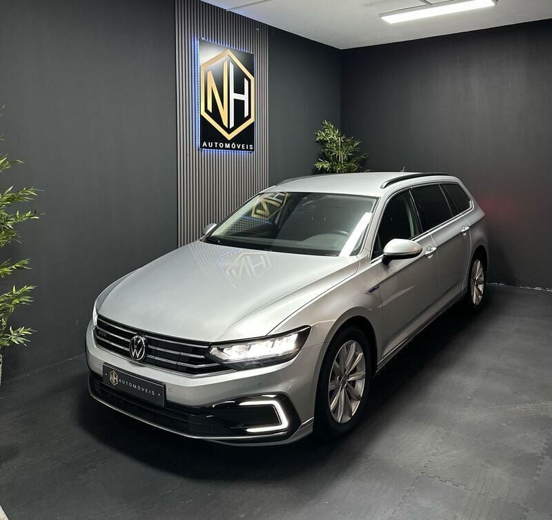 Cinza Usado 2021 VW Passat GTE Sedan | € 21.500 (Bom preço) - Imagem 1/4