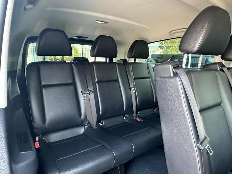 Usado Mercedes Vito 136 HP (100 kW) 2023 Preto Van