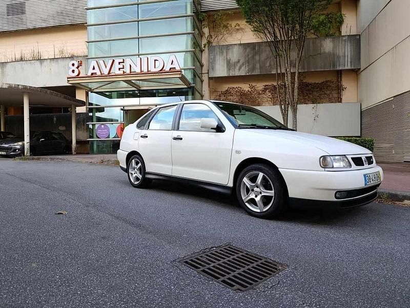 Branco Usado 1994 Seat Cordoba Coupé | € 1.300 - Imagem 1/4