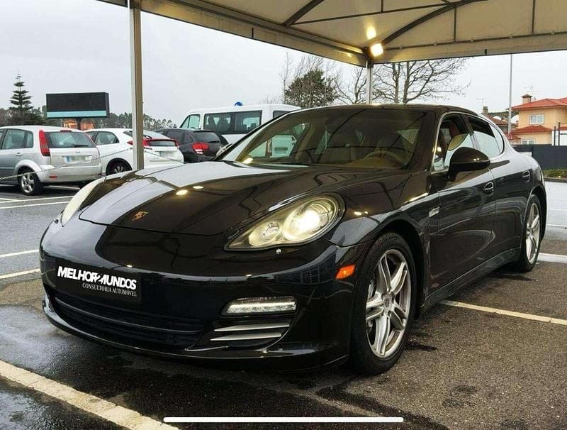 Cinzento Usado 2011 Porsche Panamera | € 29.750 - Imagem 1/4