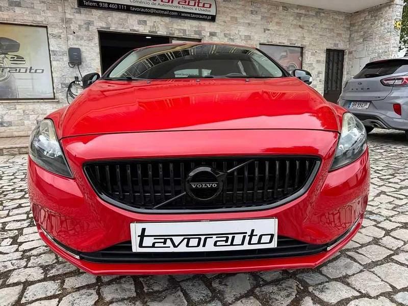 Usado Volvo V40 120 HP (88 kW) 2017 Vermelho